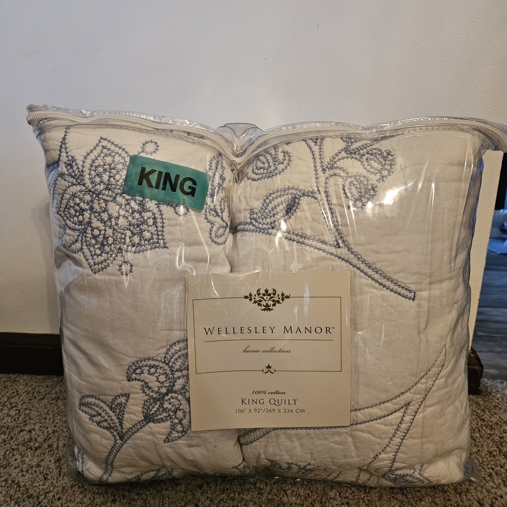 White and Blue Floral King Quilt